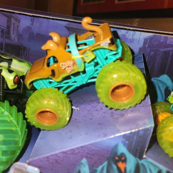 Spin Master Monster Jam Diecast Curse of The Gasoline 3-Pack Trucks Scooby Doo - Picture 3 of 10